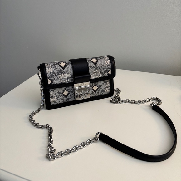 MCM Tracy Crossbody in Vintage Monogram Jacquard - Picture 3 of 8